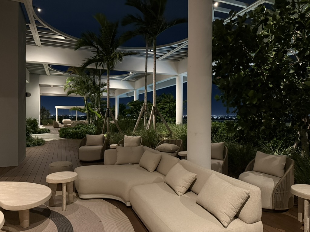 1610ED21-C300-4A48-8F94-E51202DDF0E5_1_105_c